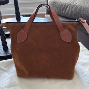 Parker Thatch EUC Caramel Suede Small Charlie
